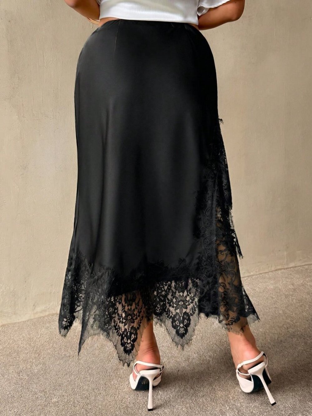 Black Elegant Women's Plus Size Lace Patchwork Skirt with High Slit - Picture 2 of 7